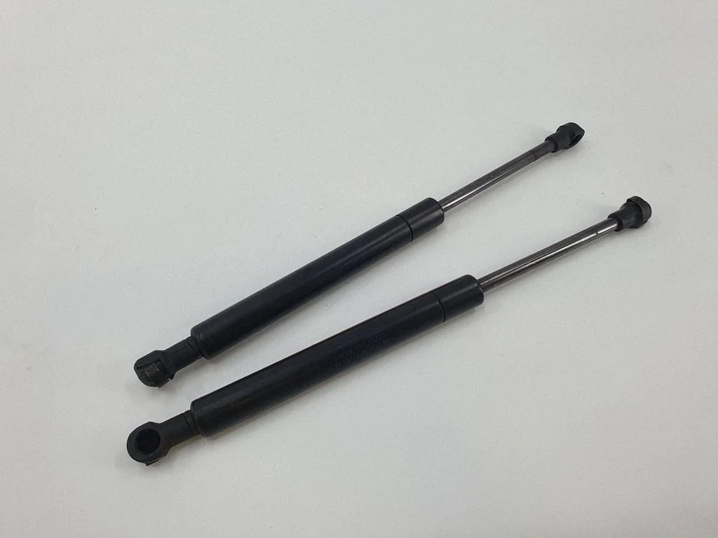 Front bonnet/hood damper/strut – Land Rover Range Rover L322 (2002-2012)