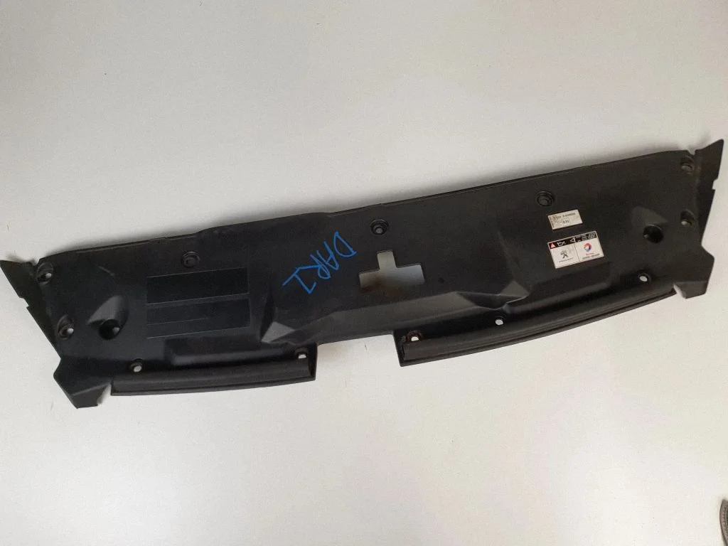 Engine bonnet/hood lock trim molding 9686697070