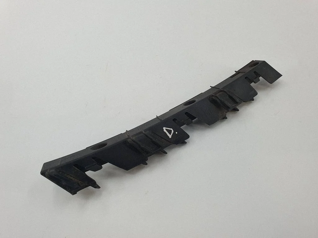 Fender mounting bracket – front right
