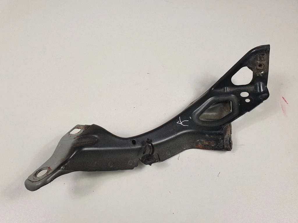 Fender mounting bracket 4G0805815
