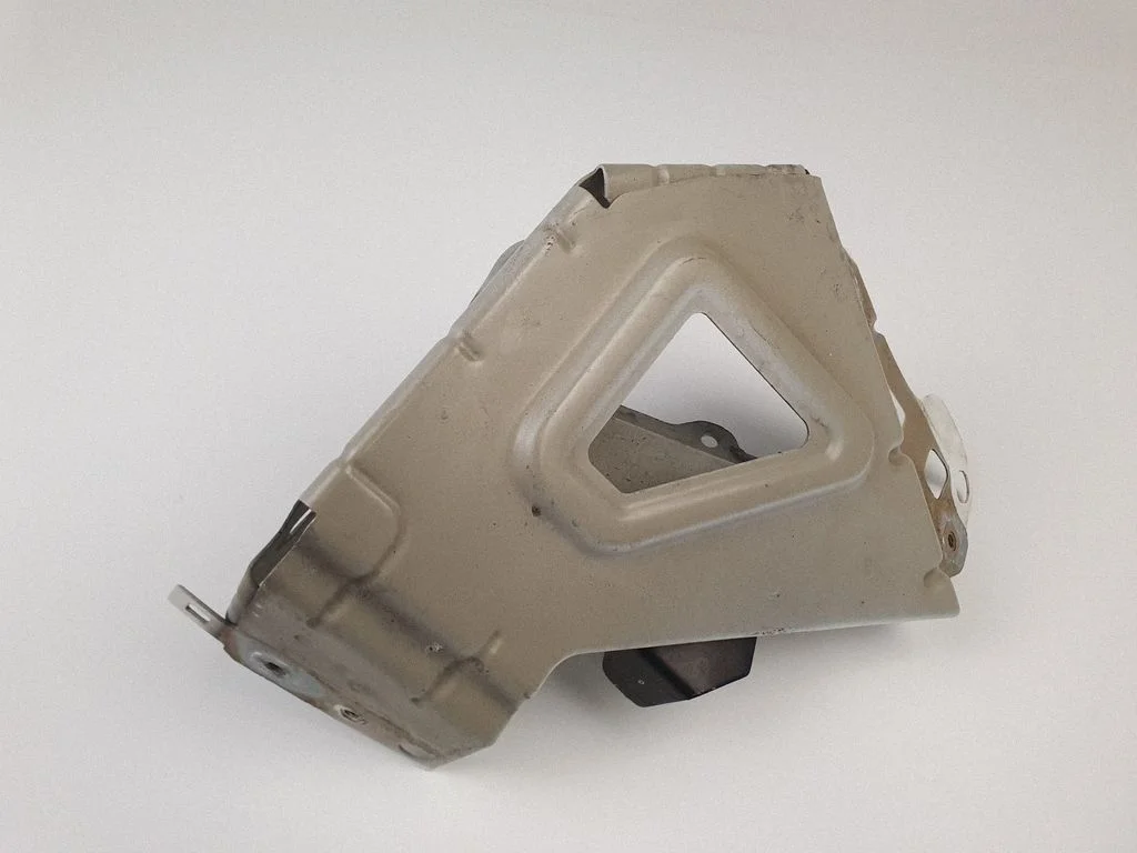 Fender mounting bracket – left