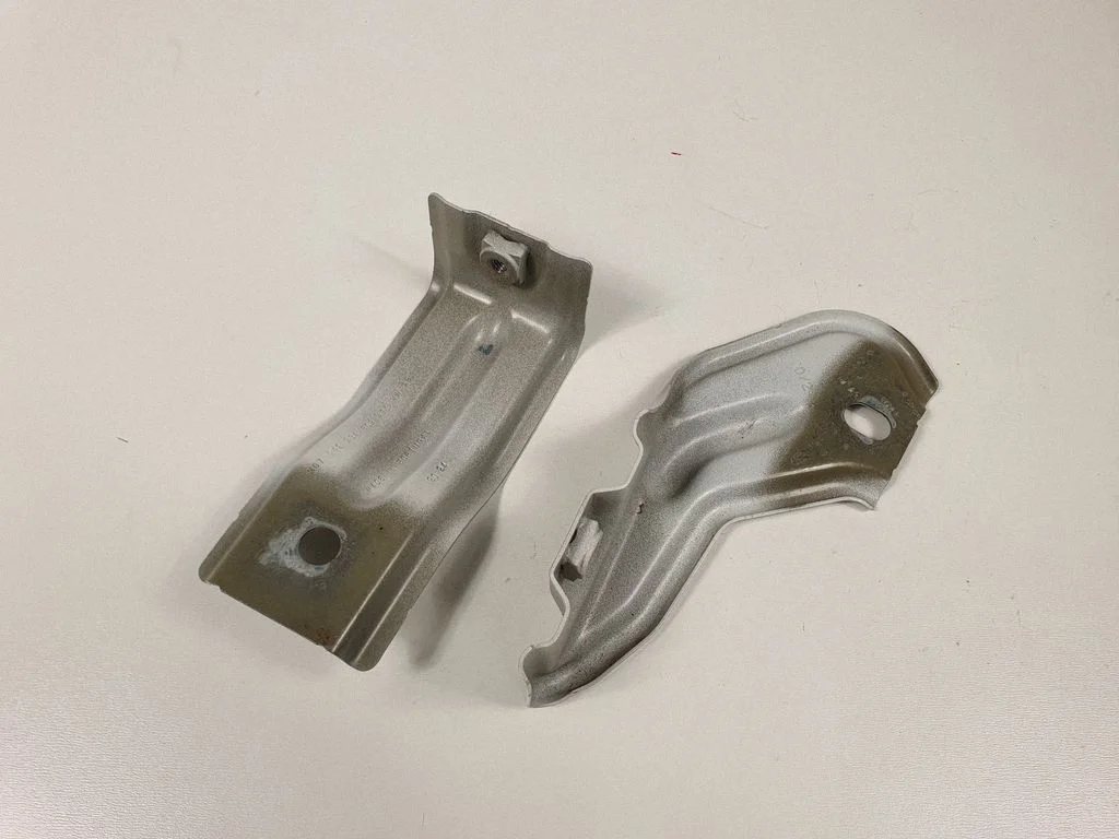 Fender mounting bracket 2GA809562