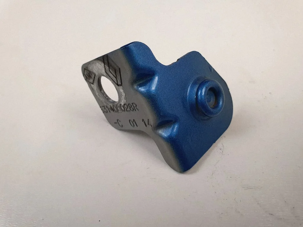 Fender mounting bracket 631410028R