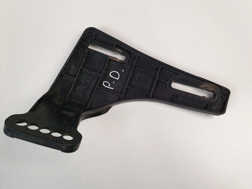 Fender mounting bracket 9678564580