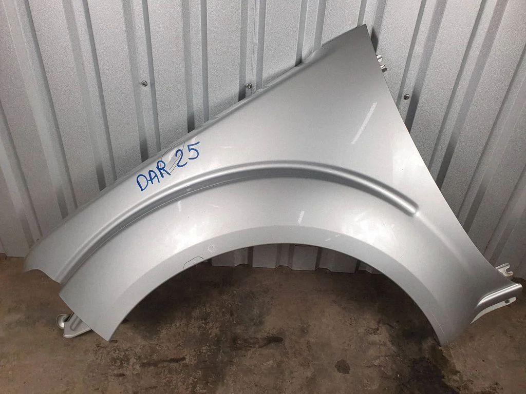 Fender – left