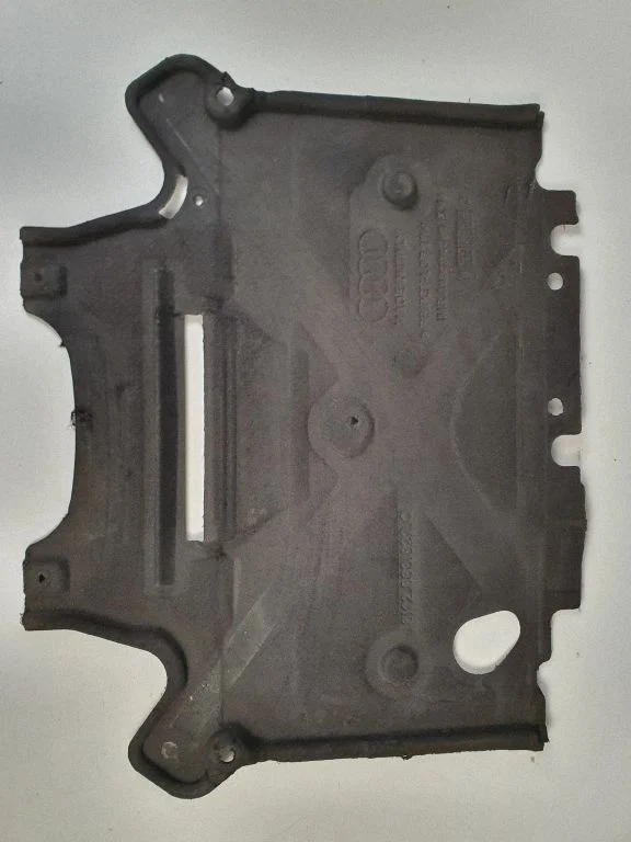 Engine splash shield/under tray 8K2863822Q