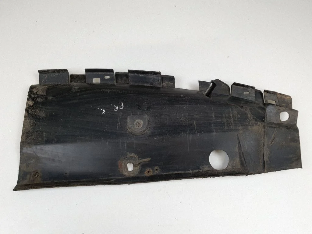 Front bumper skid plate/under tray – front left