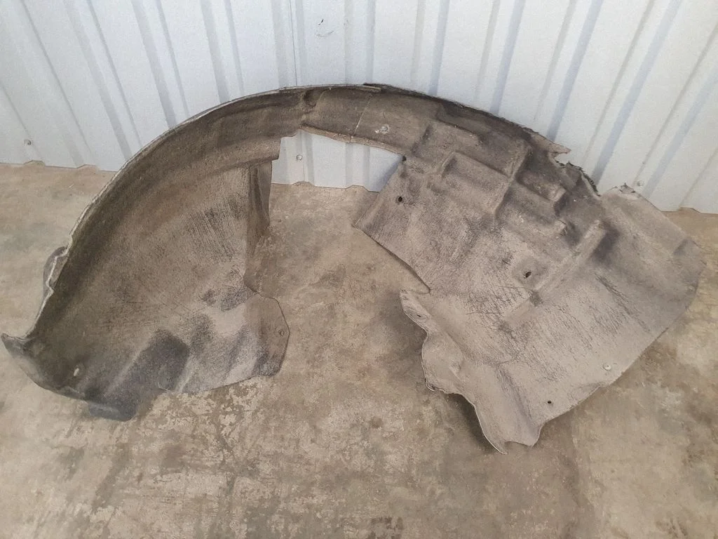 Front wheel arch liner splash guards 8T0821172H