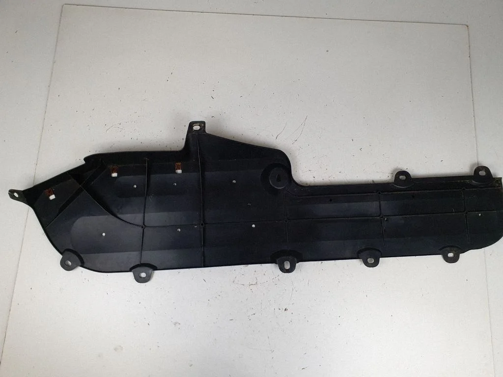 Center/middle under tray cover 7212628