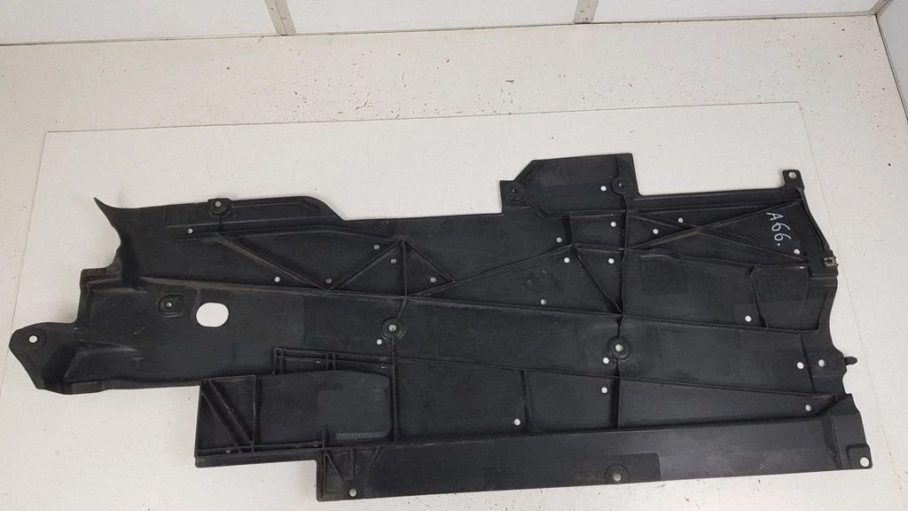 Center/middle under tray cover GHP9563H0
