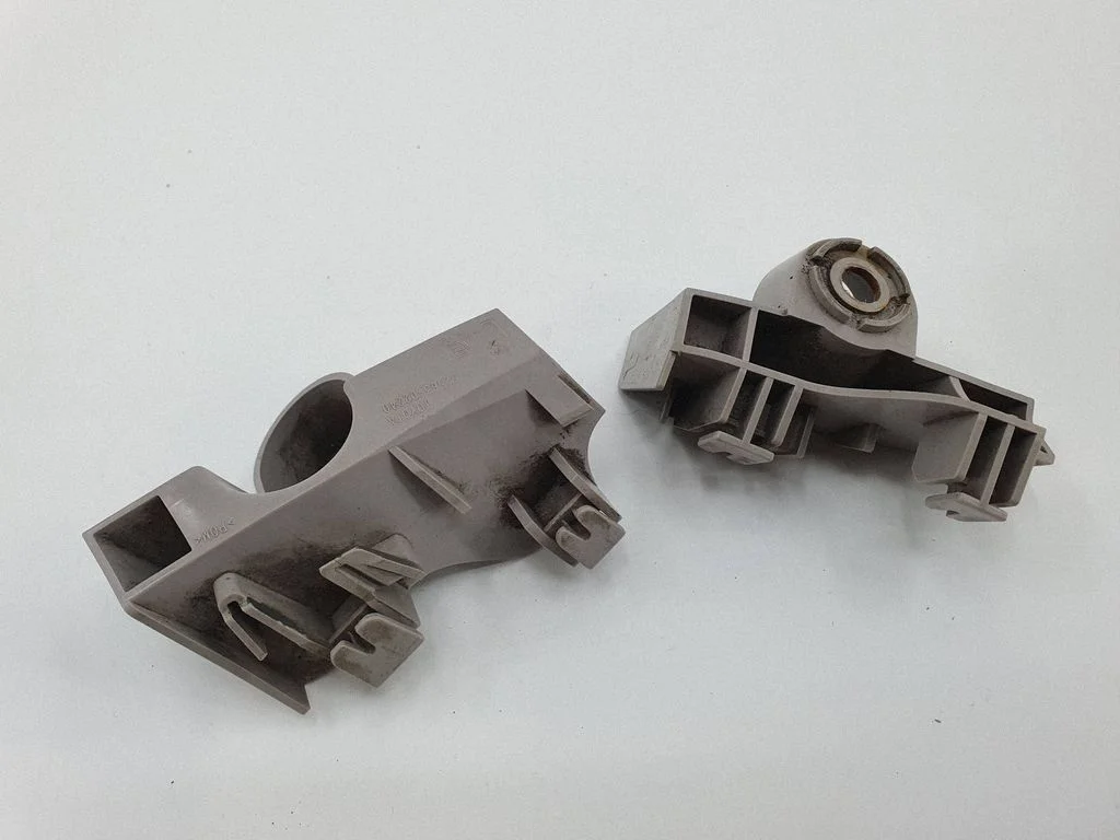 Rear bumper mounting bracket 5256302240