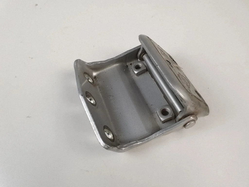 Tailgate/trunk/boot hinge A6397400037