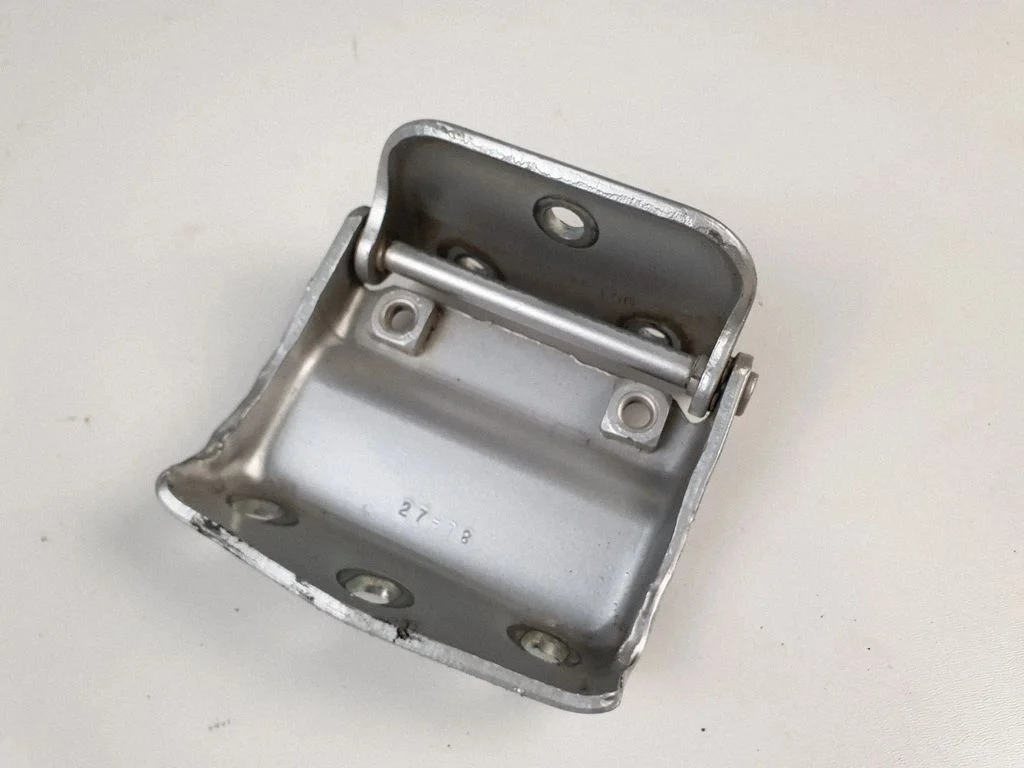 Tailgate/trunk/boot hinge A6397400037