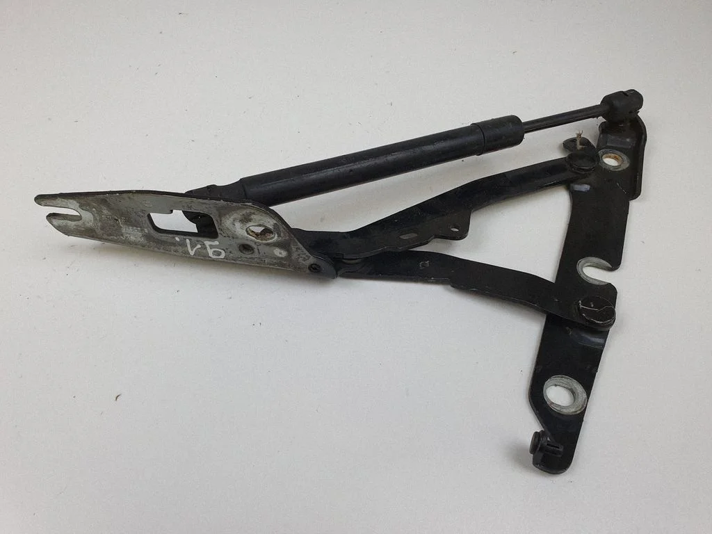 Tailgate/trunk/boot hinge – Audi A6 Allroad C6 (2006-2011)