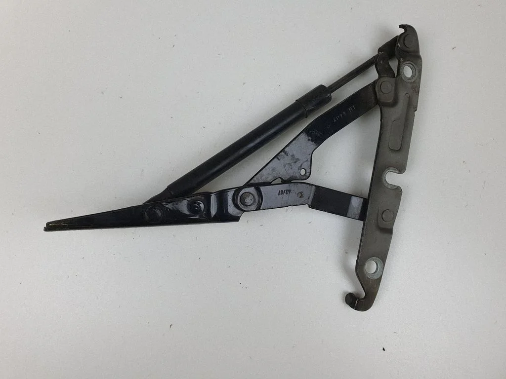 Tailgate/trunk/boot hinge – Audi A6 Allroad C6 (2006-2011)