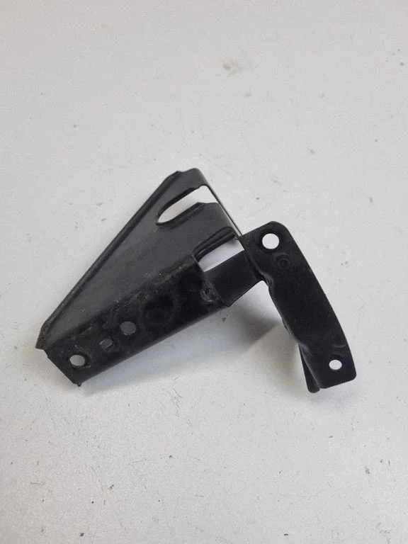 Tagaluugi luku kinnitusklamber – BMW 3-seeria E90 E91 (2005-2012)