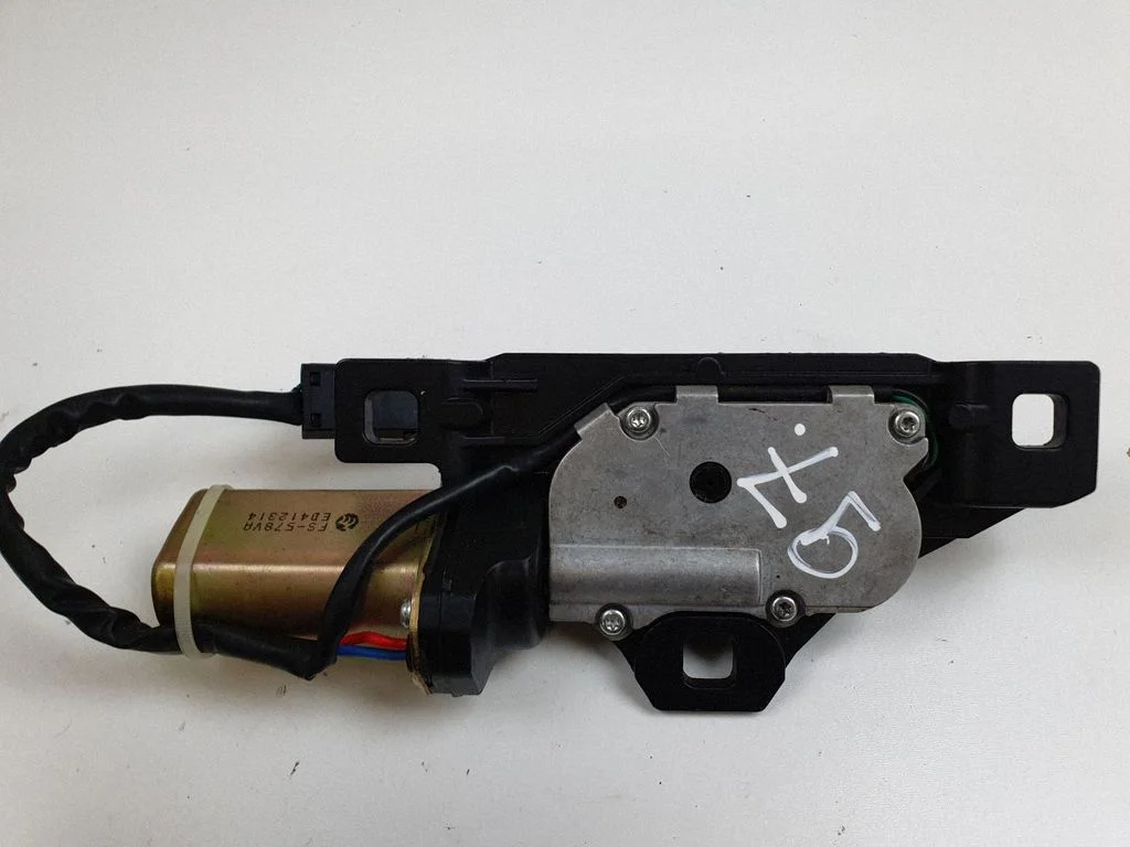 Domykacz klapy bagażnika – BMW Seria 7 E65 E66 (2001-2008)