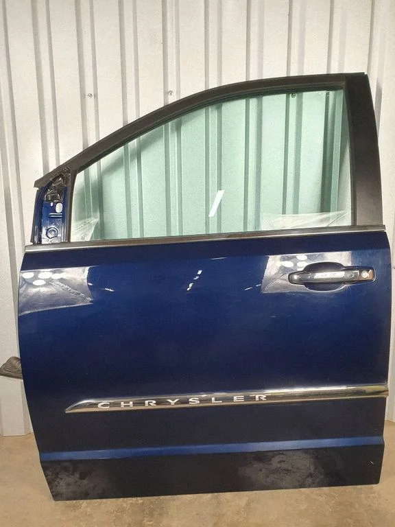 Front door – Chrysler Town & Country V (2008-2016)