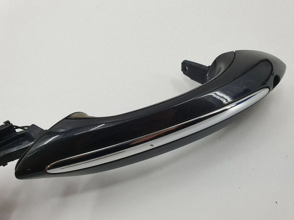 Front door exterior handle – front right