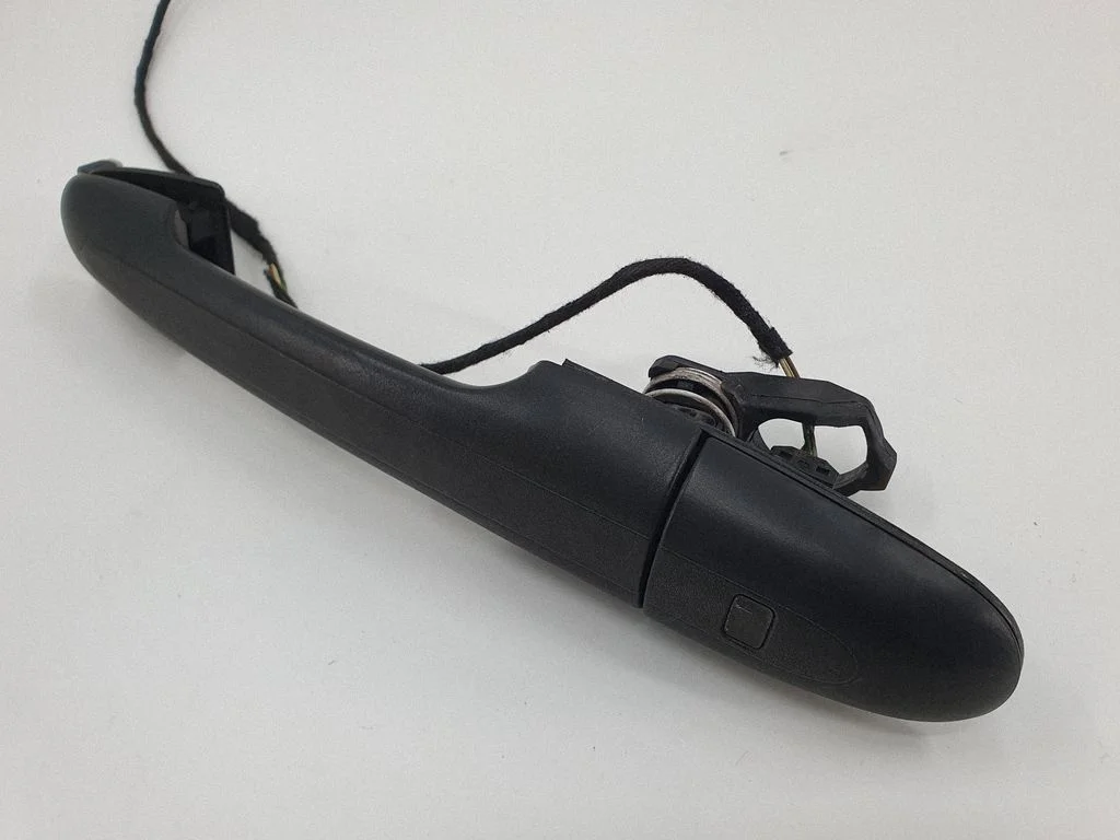 Front door exterior handle – front right