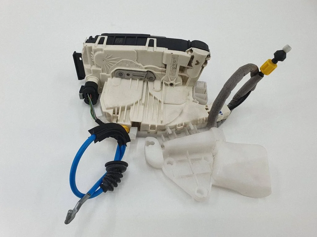 Front door lock A2047202535