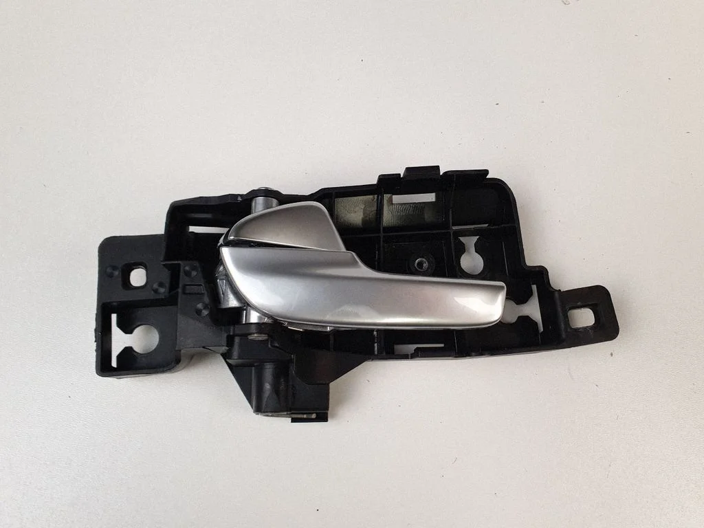 Front door interior handle – front left
