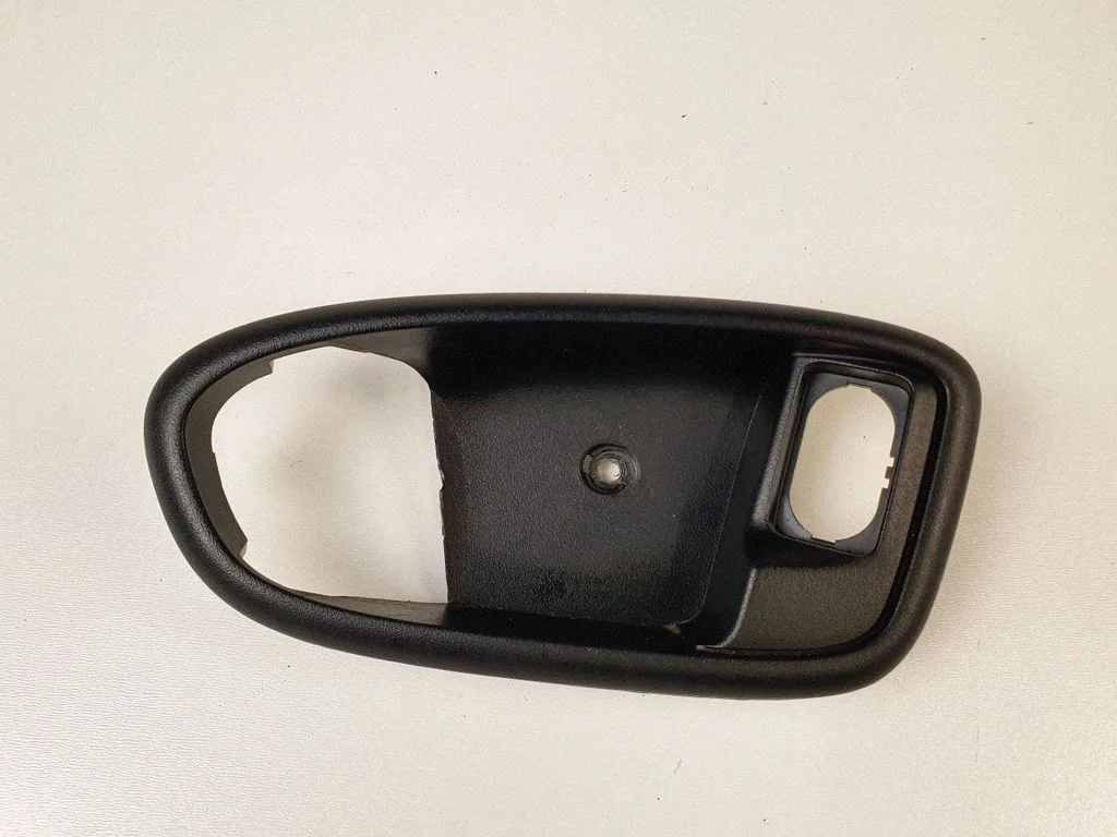 Front door interior handle – front left