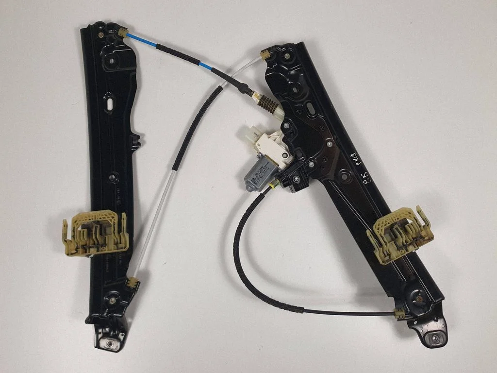Front door window regulator with motor 7182131