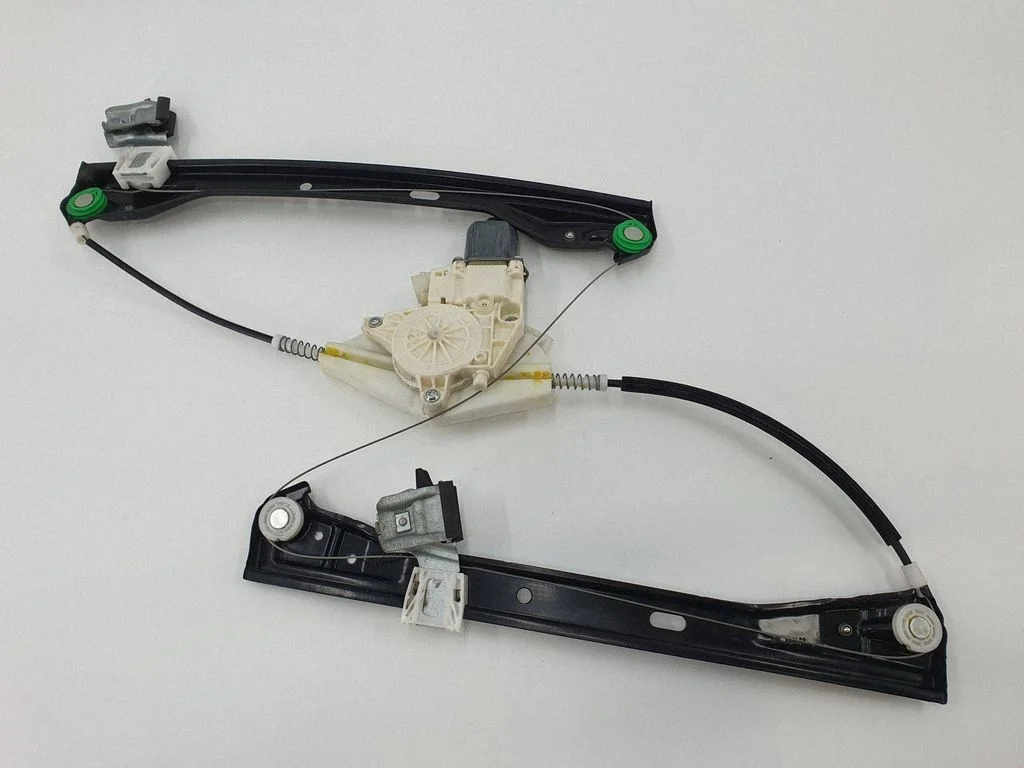 Front door window regulator with motor A2048200142