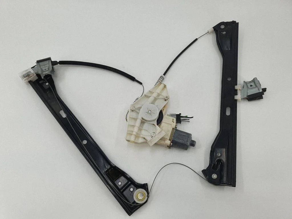 Front door window regulator with motor A2048200242