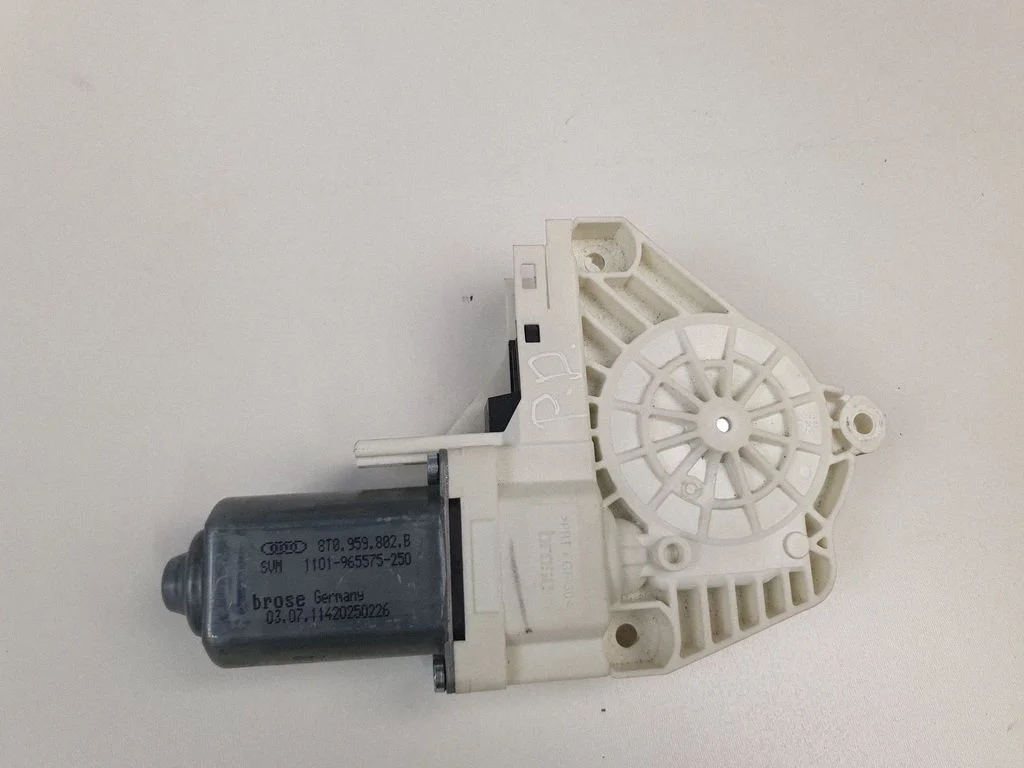 Front door window regulator motor 8T0959802B