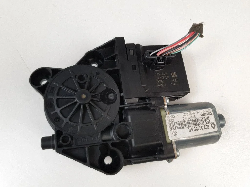 Front door window regulator motor 807311805R