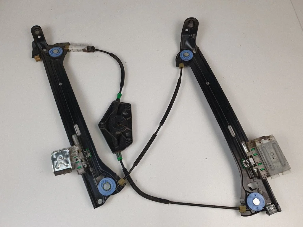 Front window lifting mechanism without motor – front right