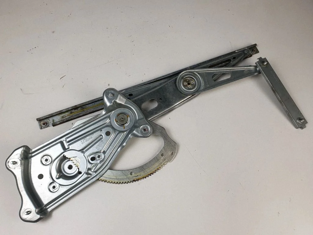 Front window lifting mechanism without motor 807212569R