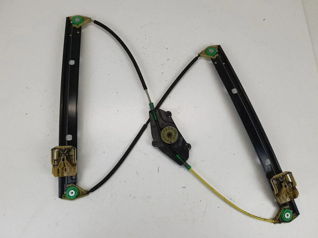 Front window lifting mechanism without motor 8K0837462A