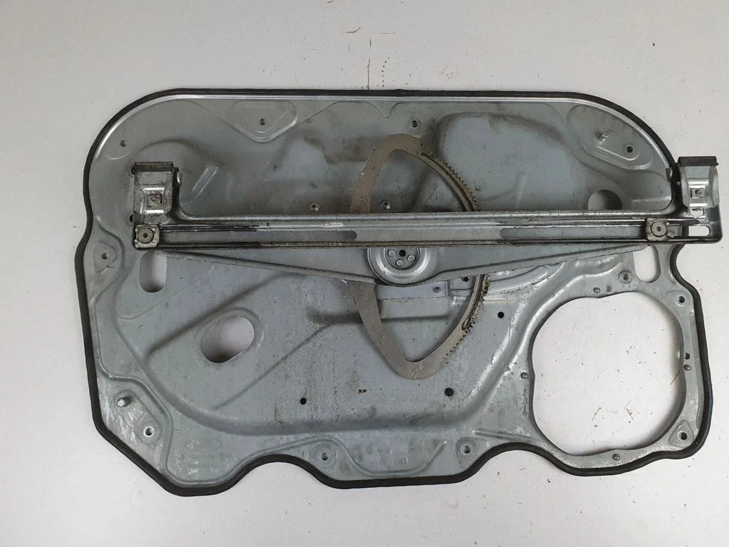Esiukse aknatõstuk ilma mootorita – Ford Focus C-MAX (2003-2010)