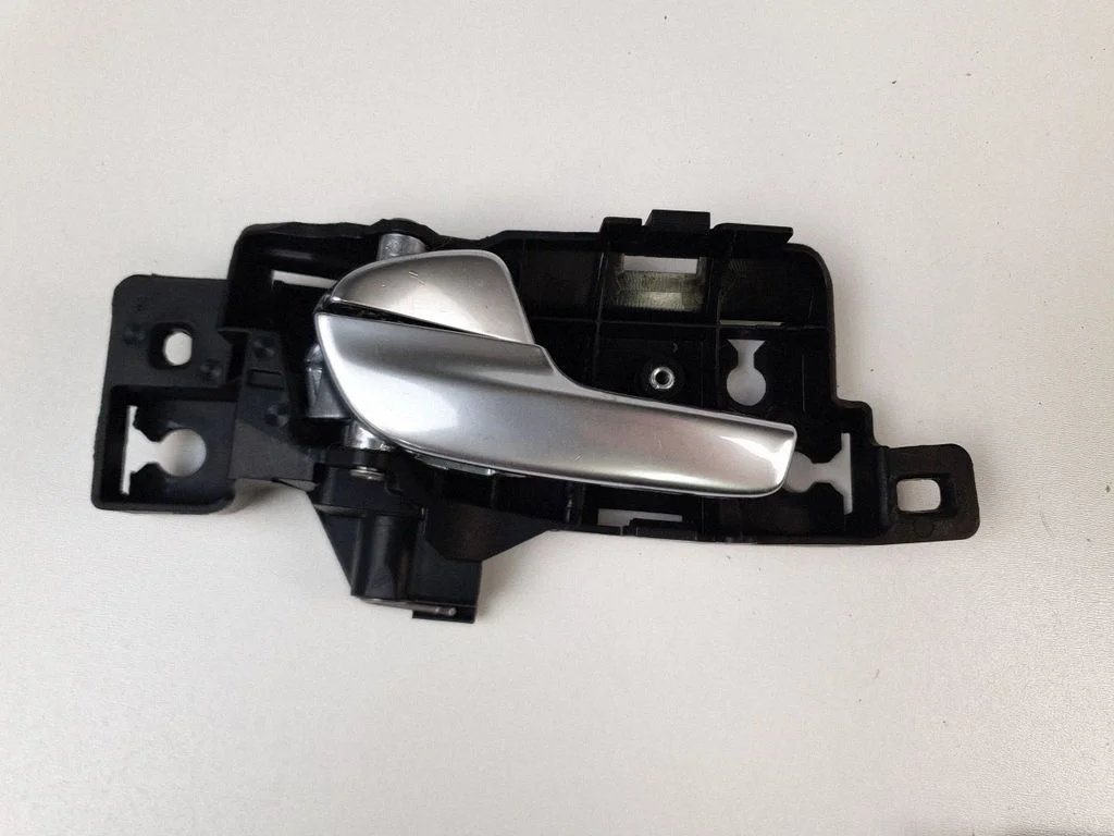 Rear door interior handle – rear left