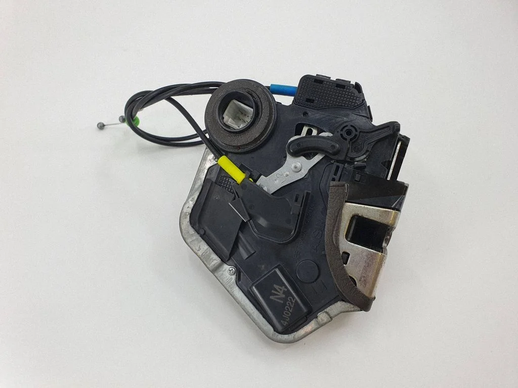 Rear door lock 4J0222