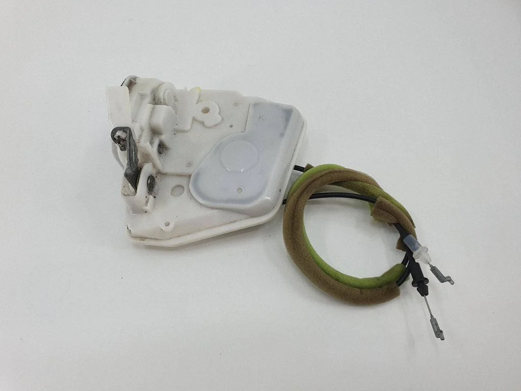 Rear door lock – rear right