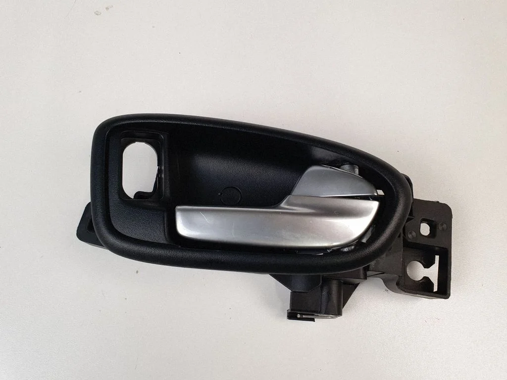 Rear door interior handle – rear right