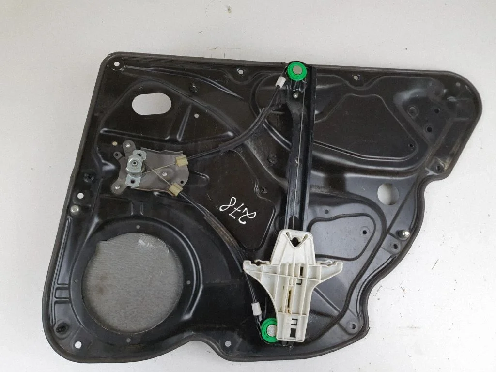 Rear window lifting mechanism without motor 3C4839755