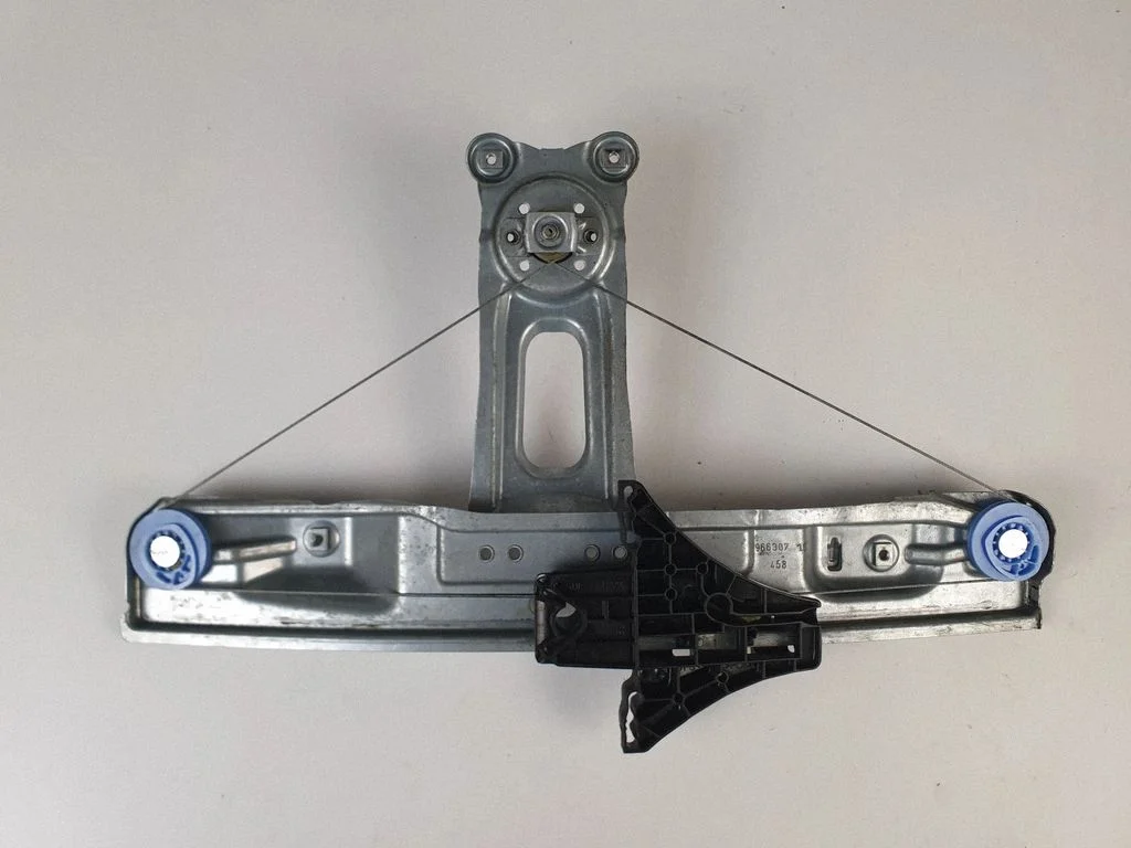 Rear door manual window regulator 13227841