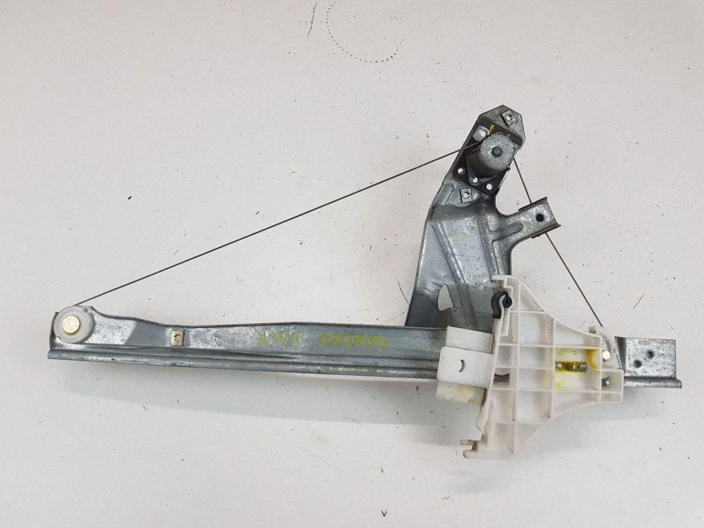 Rear door manual window regulator 1S71F27000AR