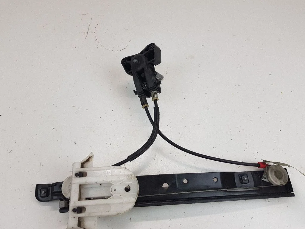 Podnośnik szyby tylnej mechaniczny (ręczny) 7S71A27001AJ