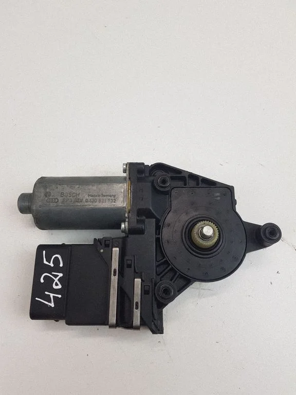 Aizmugurējā loga pacēlāja motoriņš 8H0959801A