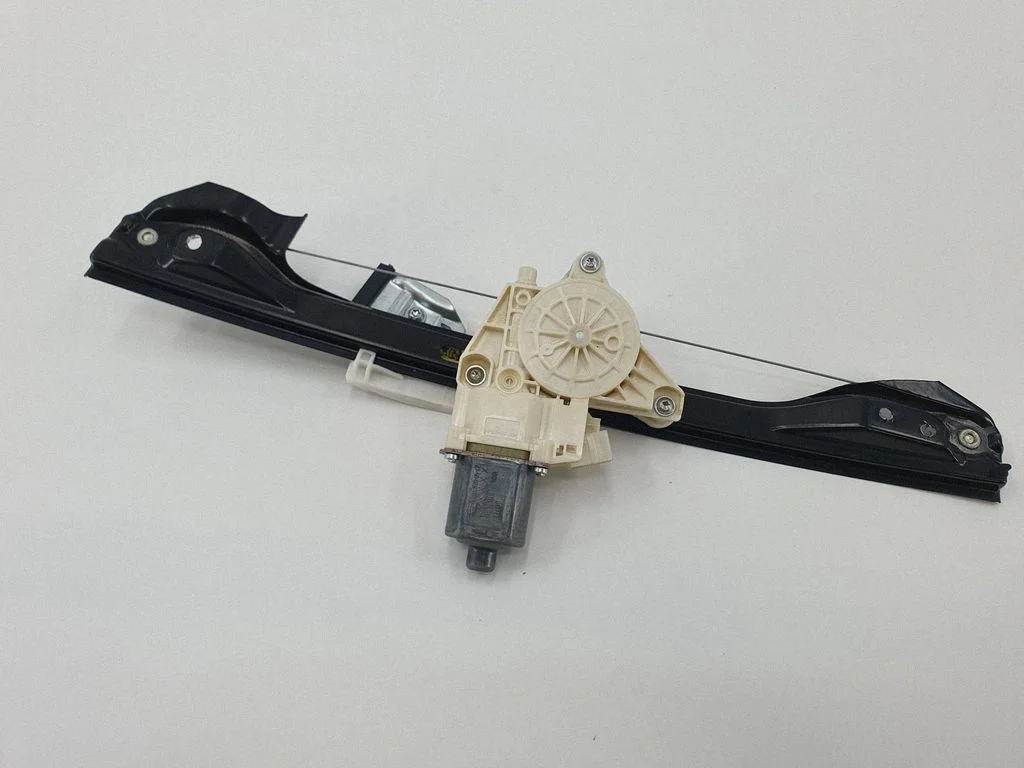 Rear door window regulator with motor A2048200542