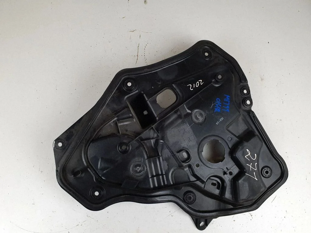 Rear window lifting mechanism without motor GHP97297
