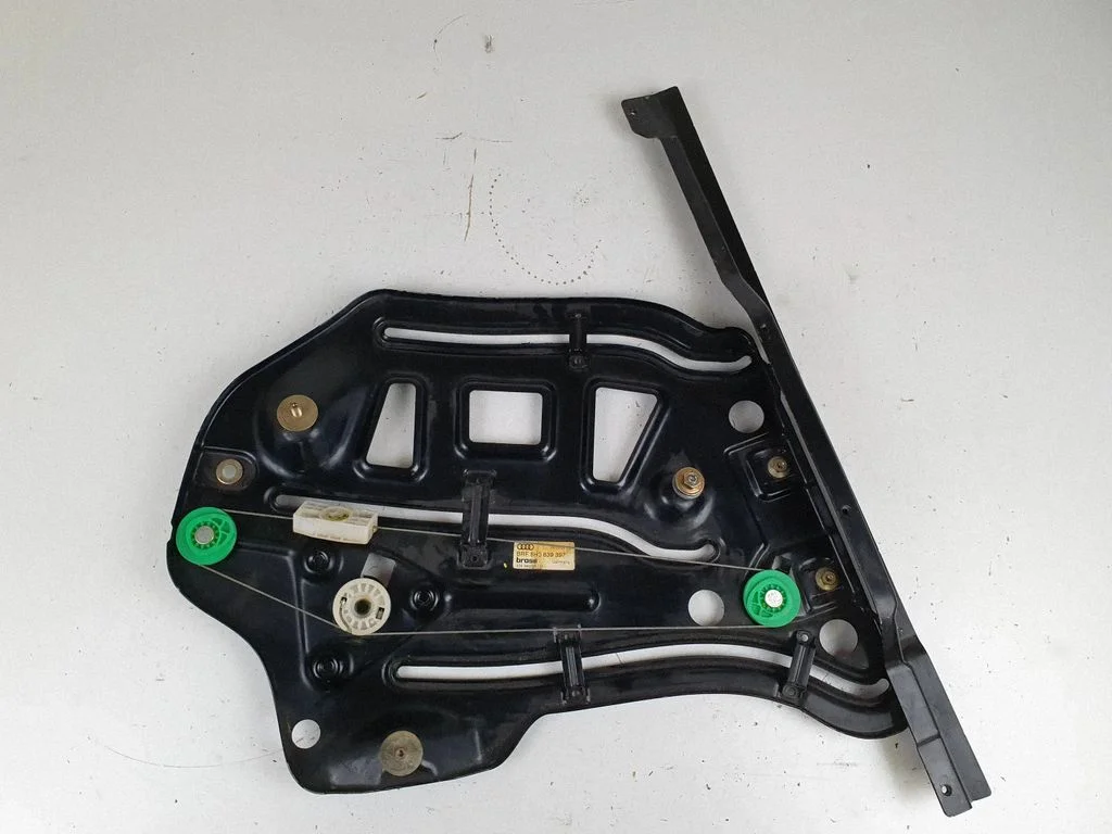 Rear window lifting mechanism without motor 8H0839397