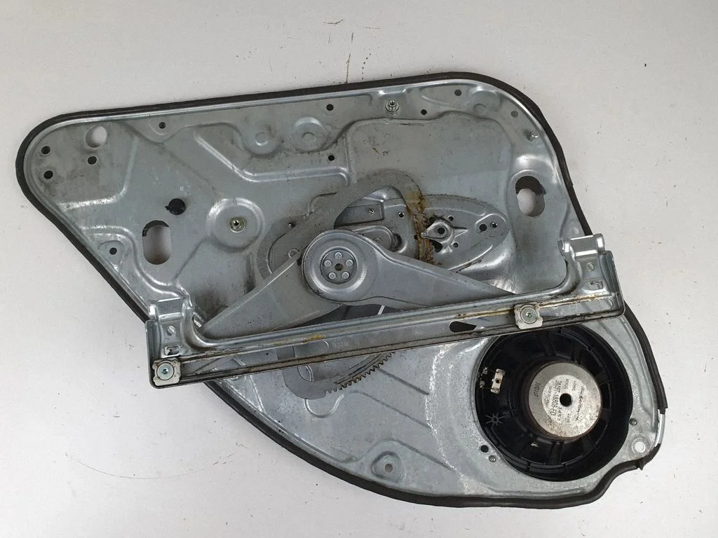 Rear window lifting mechanism without motor 4M51A045H22A