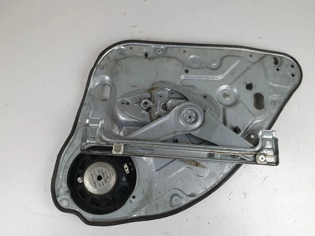 Rear window lifting mechanism without motor 3M5T18808FD